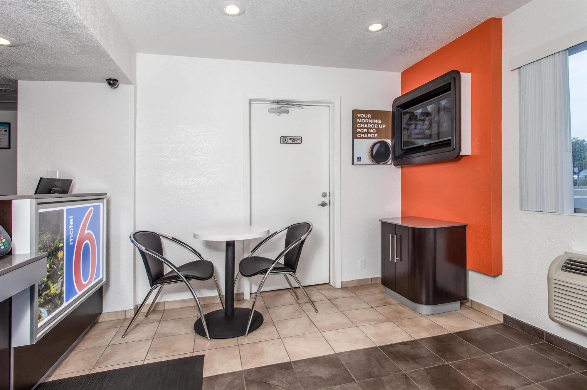 Hotel 6-vacaville, Ca