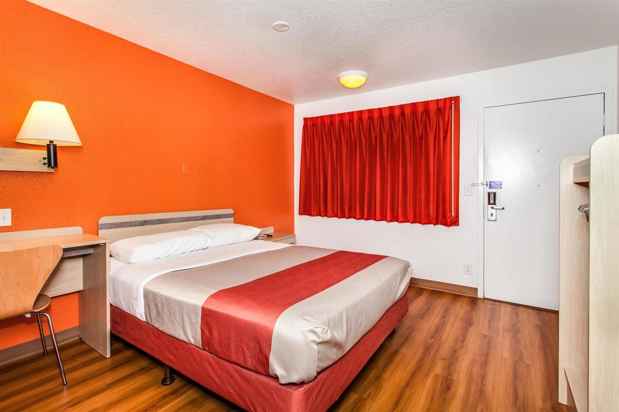 Hotel 6-vacaville, Ca